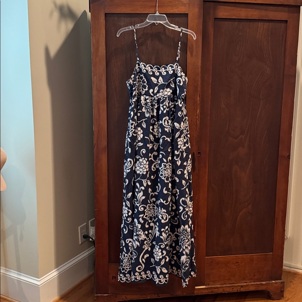 TCEC Navy and White Floral Maxi Dress
